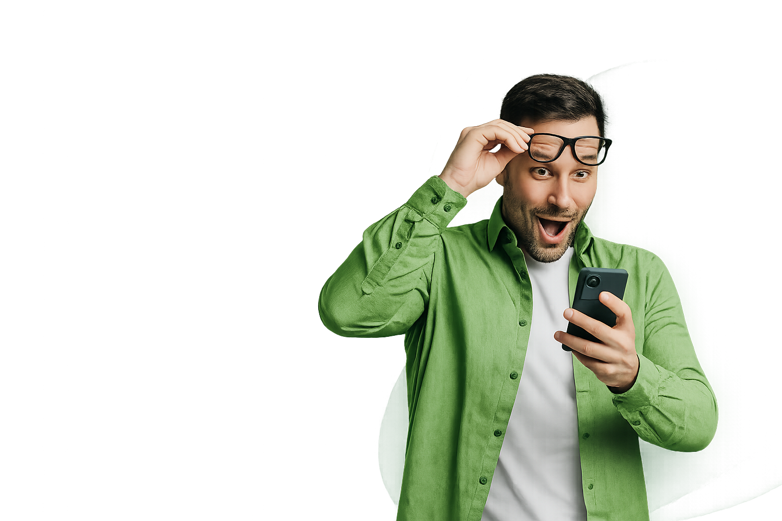 Cliente consultando su crédito en el celular